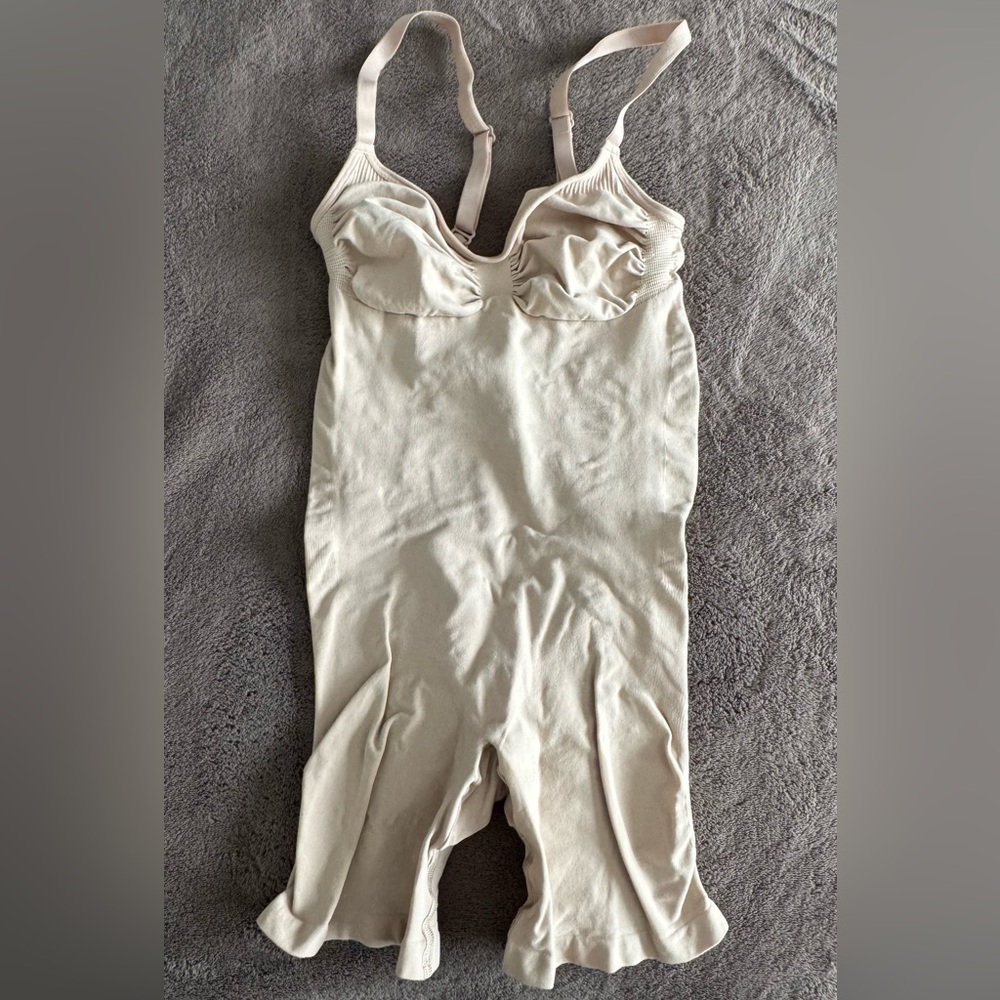 BRAND NEW SKIMS BODYCONTOUR SHAPEWEAR